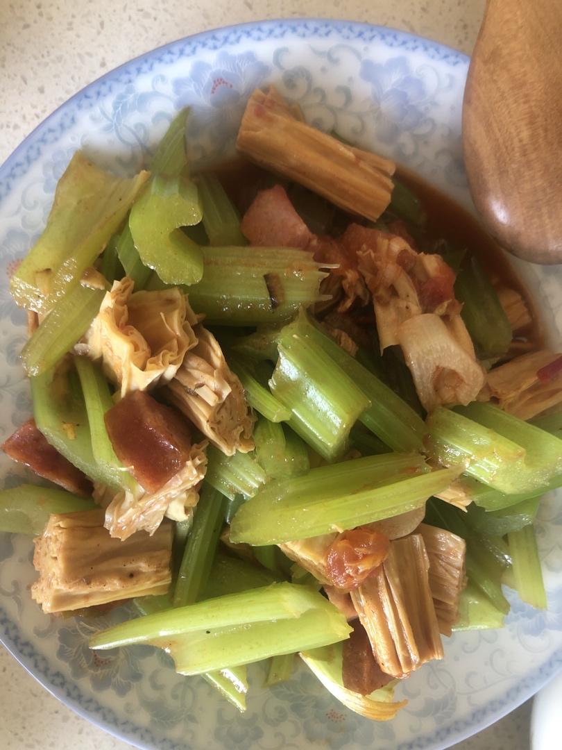 西芹炒腐竹