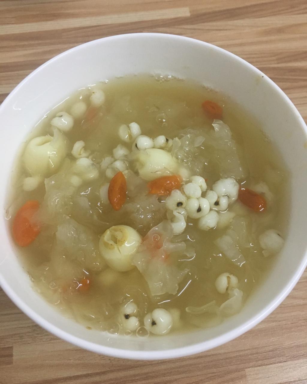 红枣银耳莲子羹