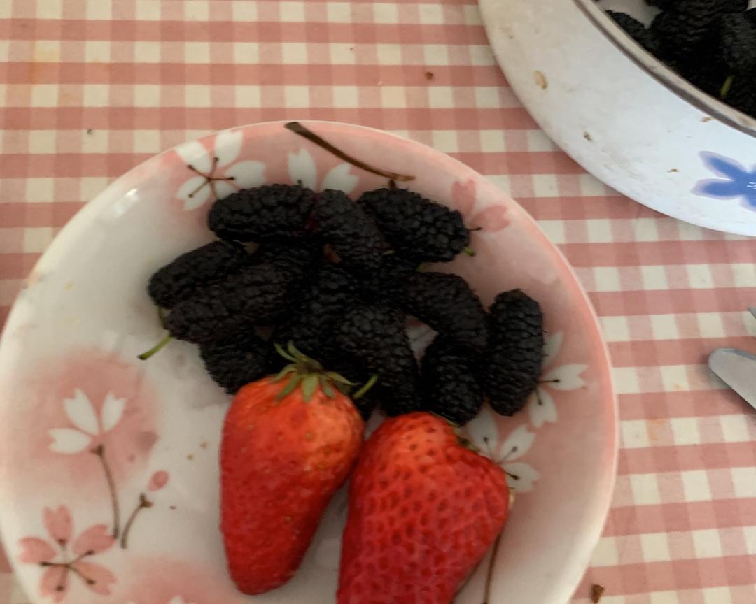 鸡蛋沙拉培根三明治