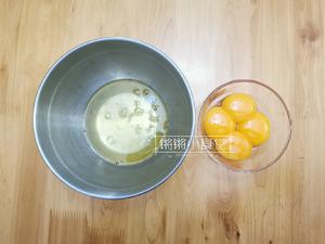 百香果奶油芒果蛋糕卷的做法 步骤2