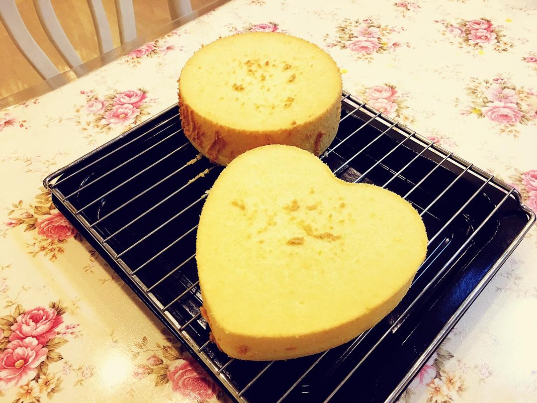 超简单完美戚风蛋糕（6寸2蛋）附打发、翻拌、脱模视频