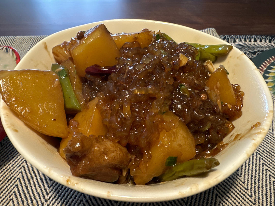 土豆炖肉豆角粉条（东北版）