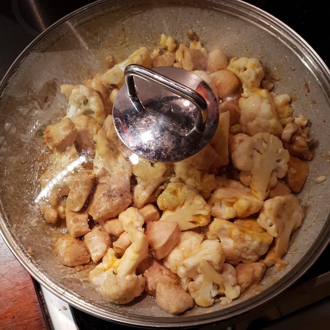 【快手】鸡肉炒菜花