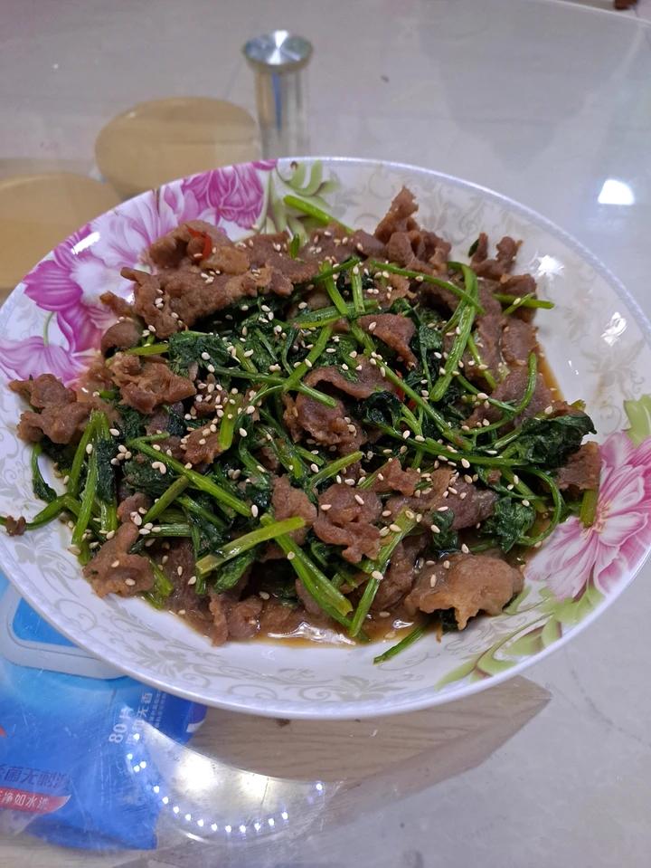 小炒黄牛肉，肉嫩味香！太好吃了简直是米饭杀手！