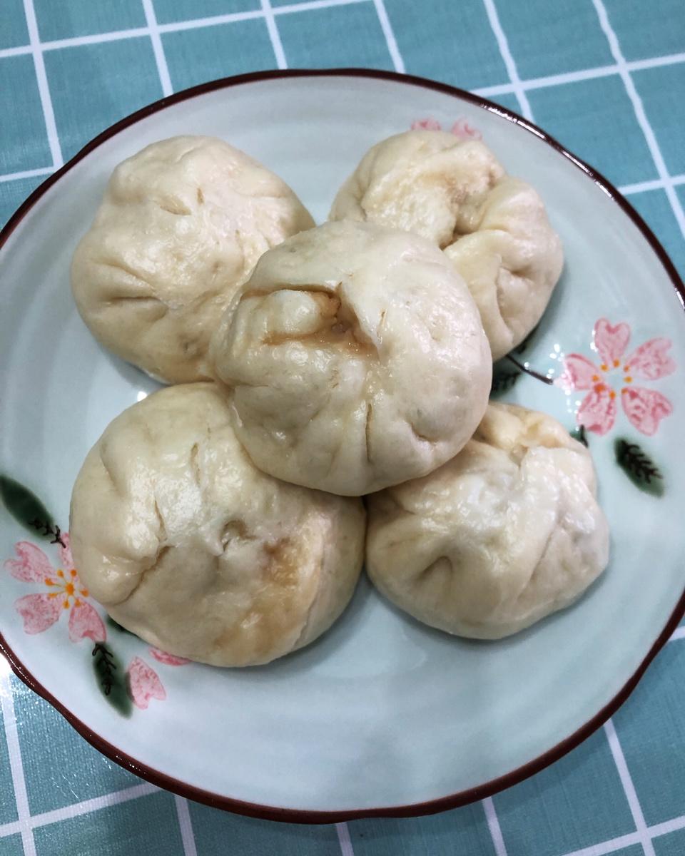 松软多汁的肉包子