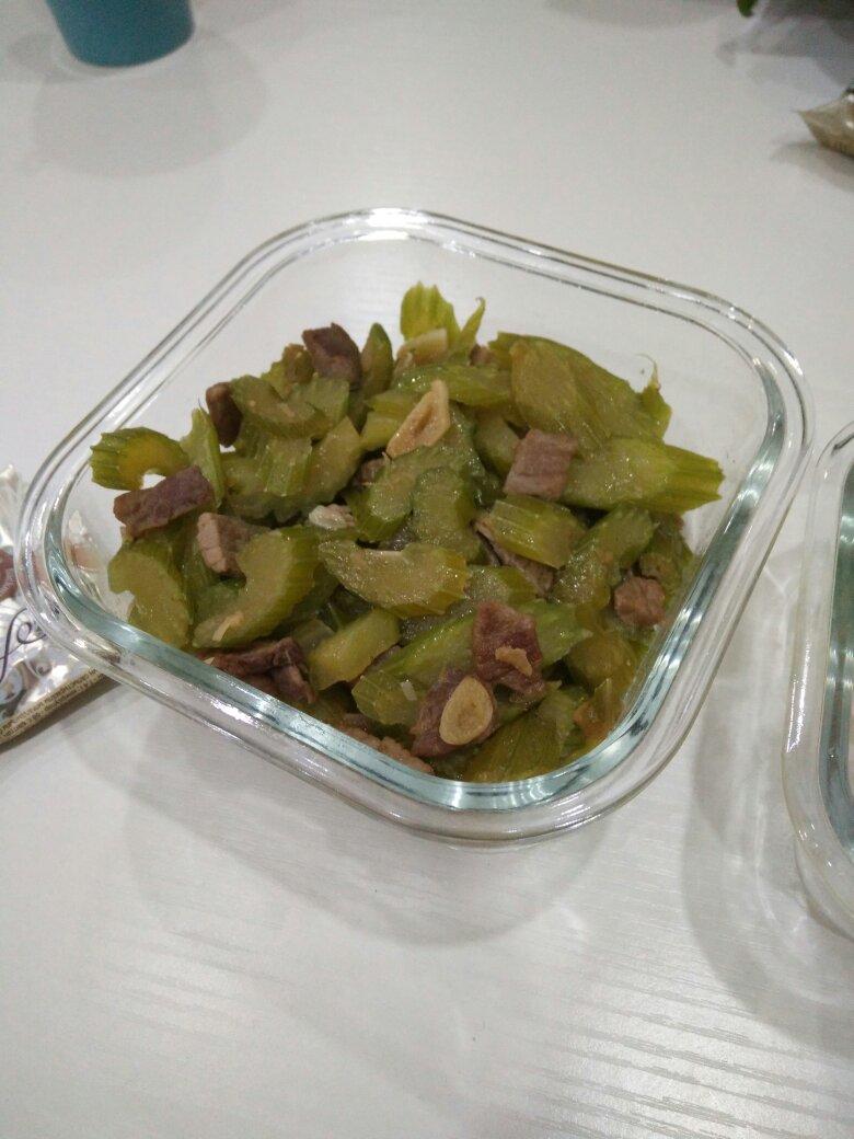 西芹炒瘦肉