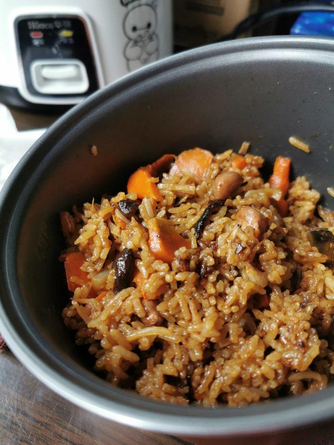 电饭锅香菇香肠饭(●´∀｀●)