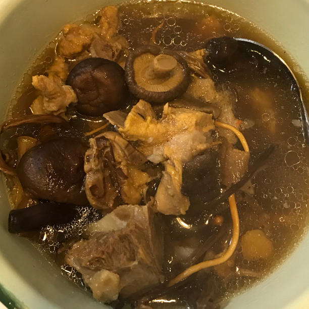 茶树菇排骨汤（营养靓汤）