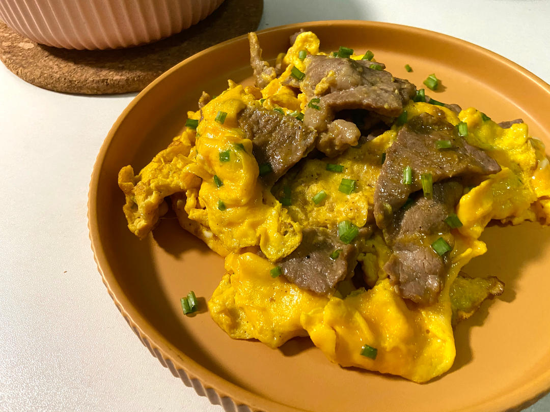 滑蛋牛肉，牛肉滑嫩，鸡蛋松软