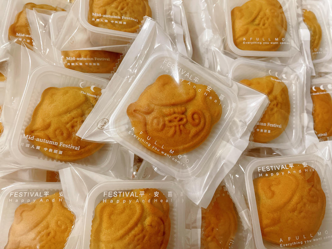 广式月饼—蛋黄芝麻月饼