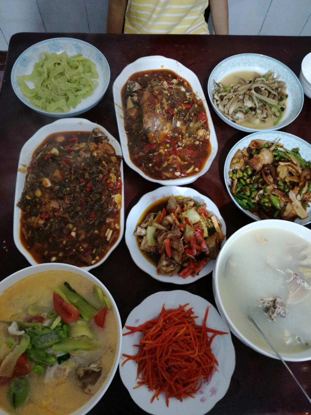 细嫩鲜香家常红烧小鲫鱼