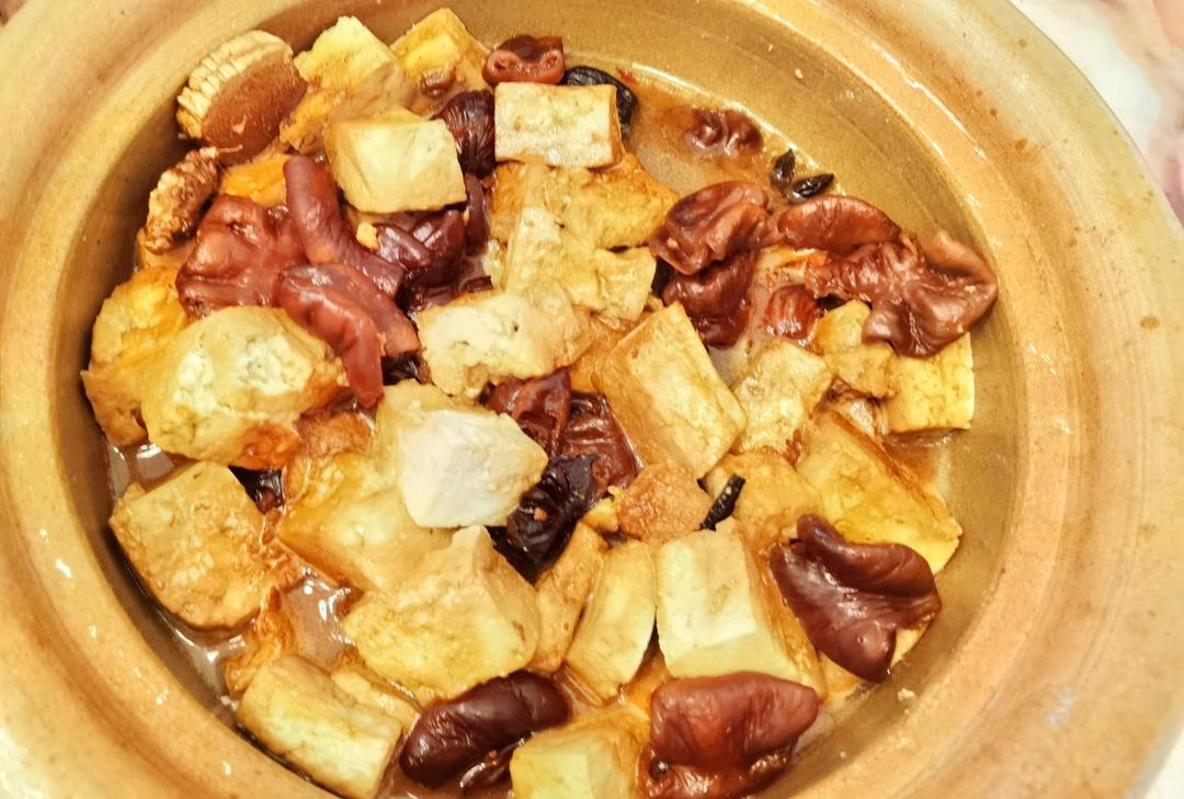 肥肠豆腐煲