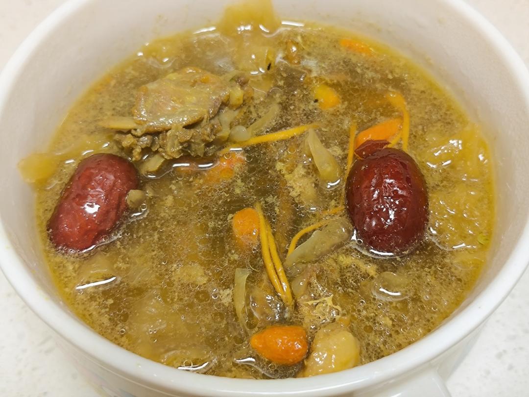 银耳虫草老鸭汤