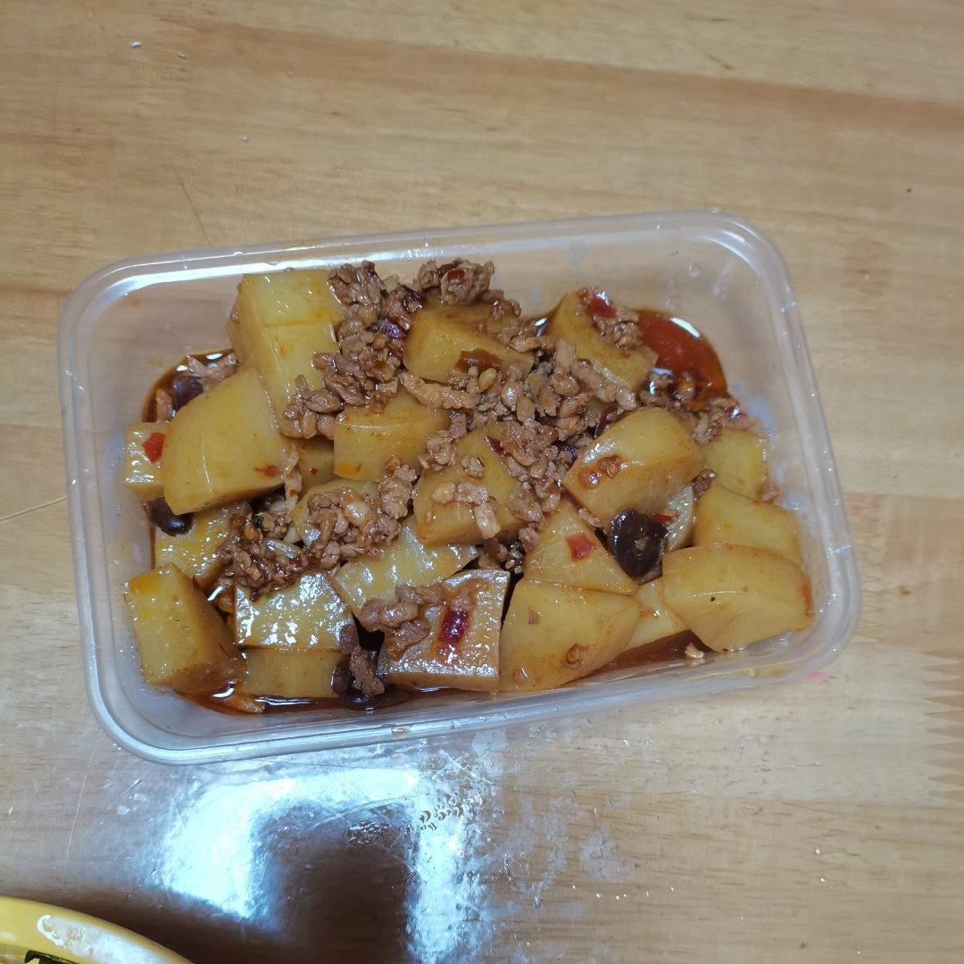 便当界新宠！巨下饭的【肉末米豆腐】，附赠自制米豆腐做法