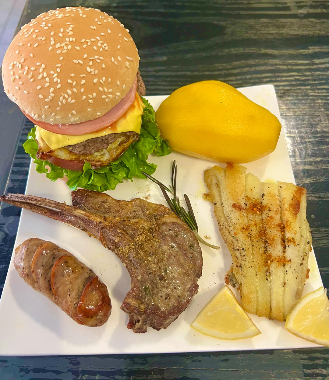 牛肉汉堡 煎出香嫩多汁的牛肉饼