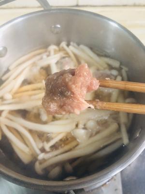 懒人蘑菇肉圆汤的做法 步骤5