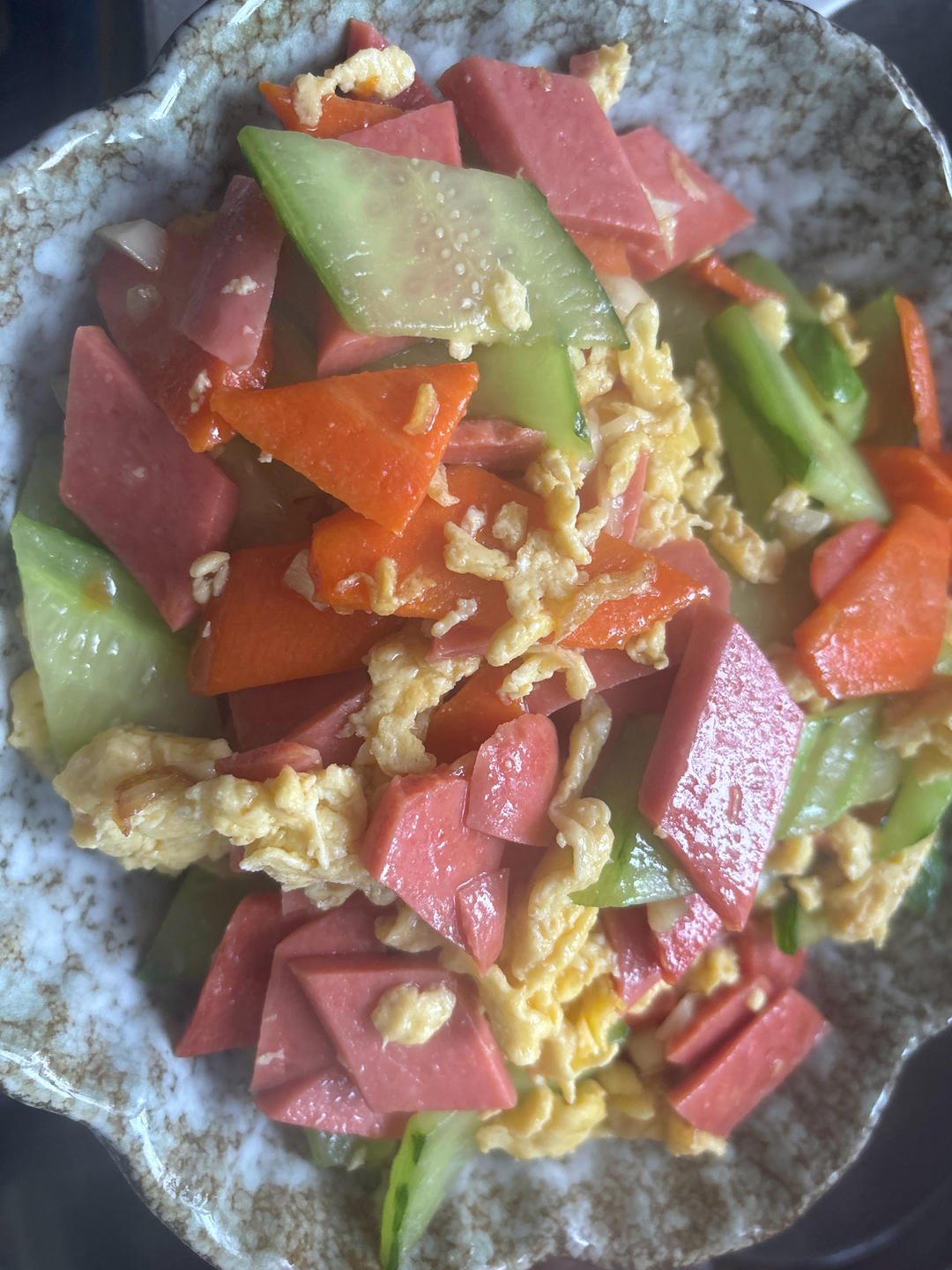 五分钟下饭菜黄瓜火腿炒鸡蛋