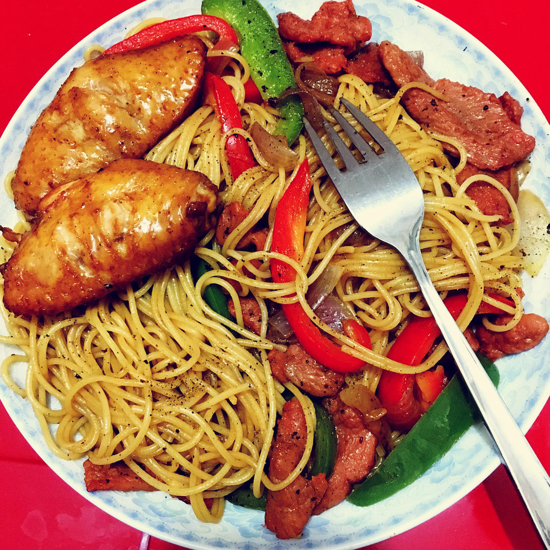 黑椒牛柳炒意面