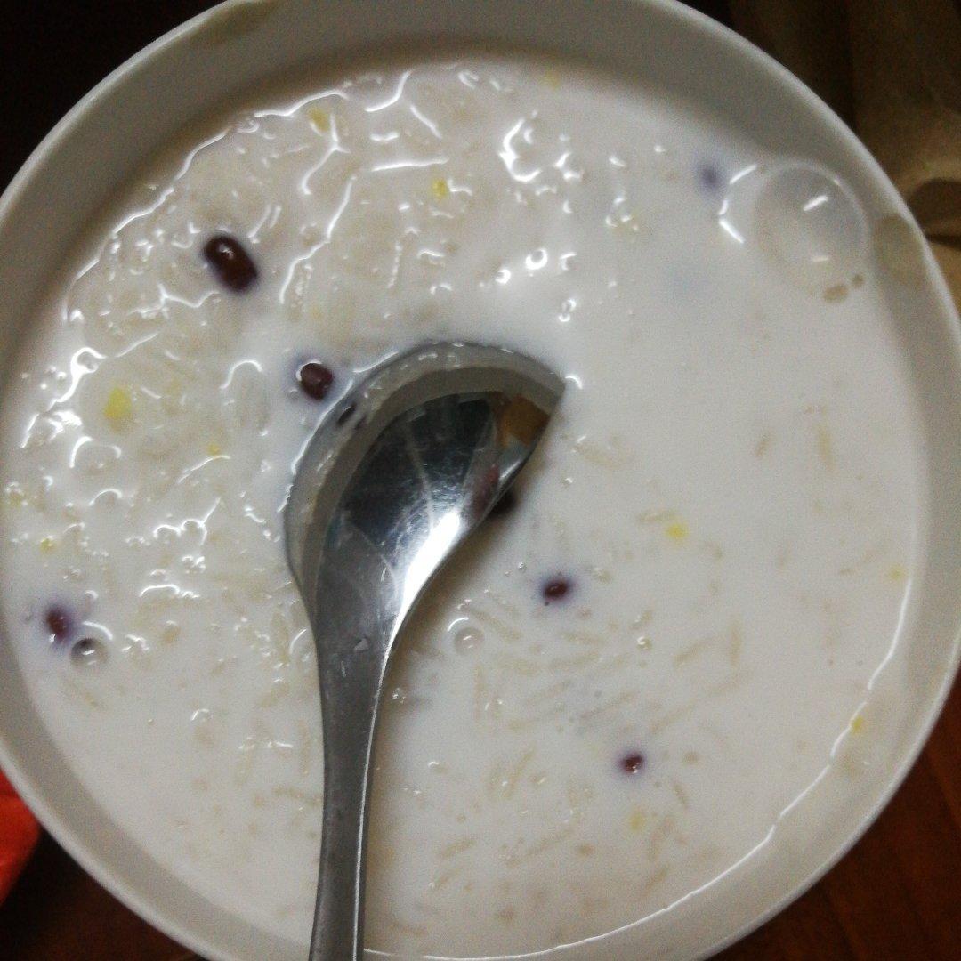 牛奶大米粥