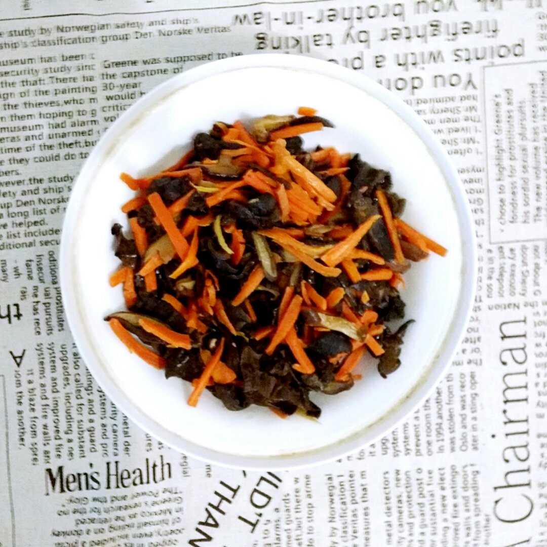 胡萝卜香菇炒木耳
