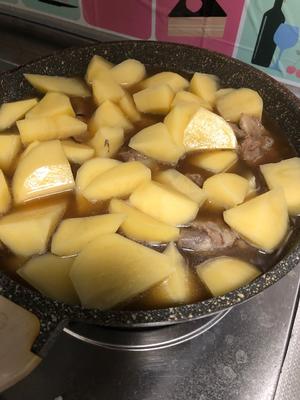 土豆芸豆炖排骨的做法 步骤4