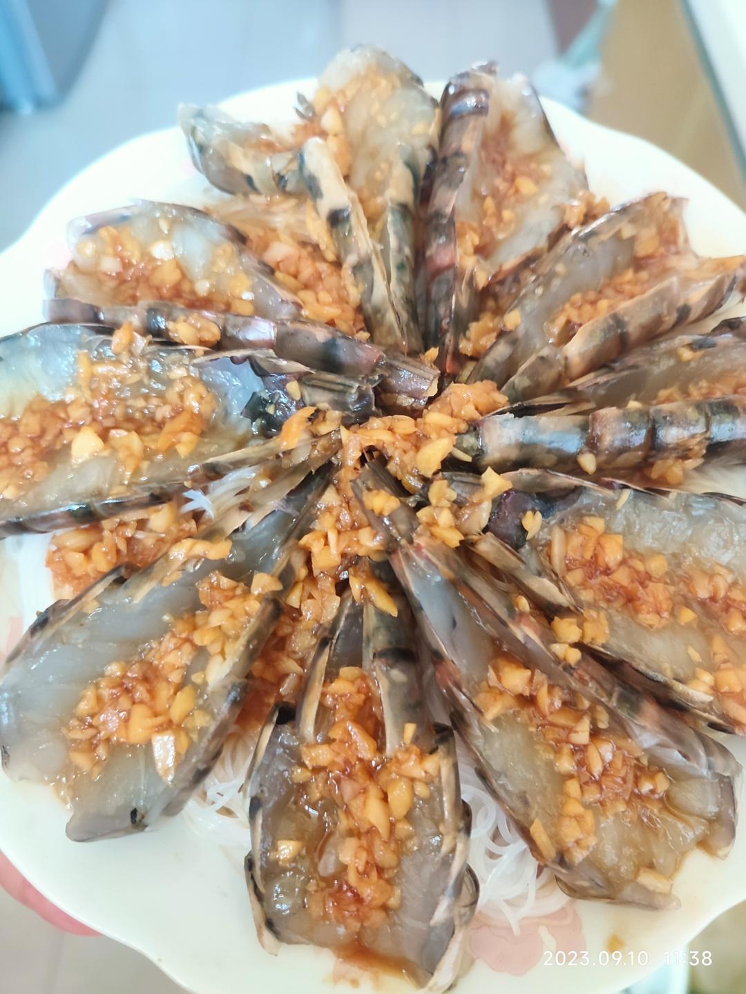 超简单又美味的蒜蓉蒸黑虎虾