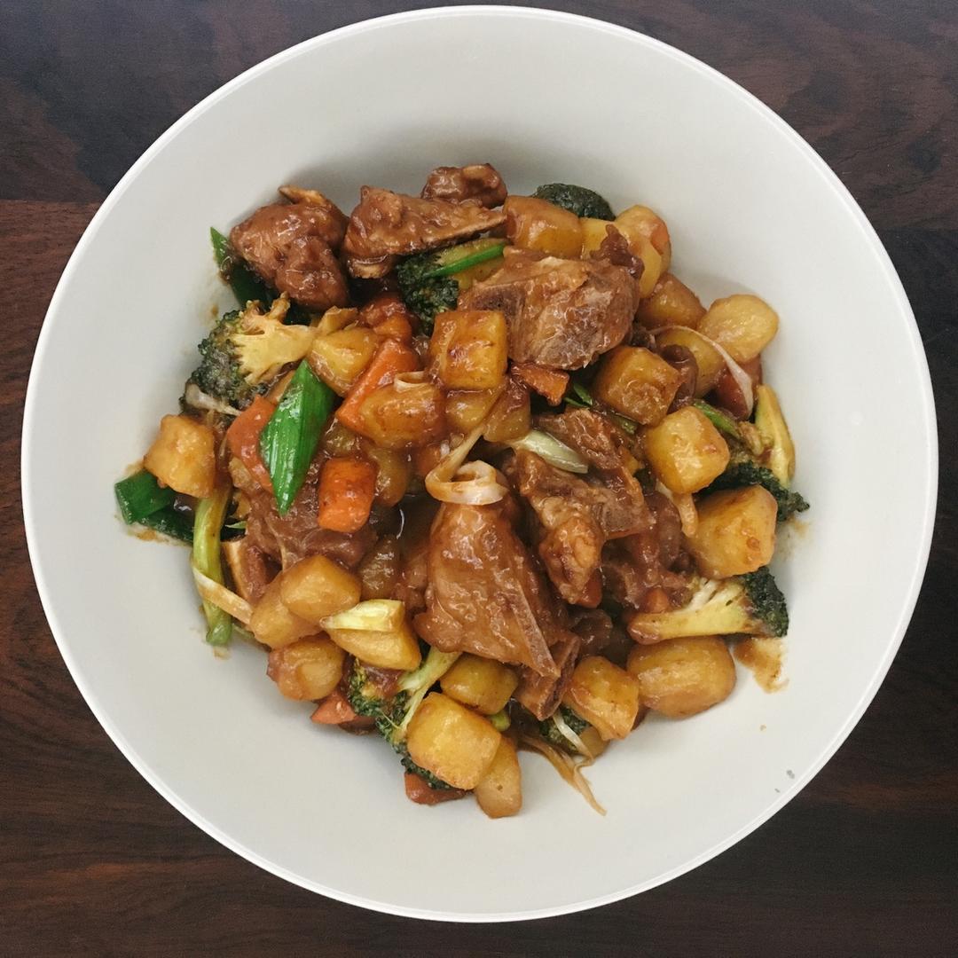 土豆焖排骨