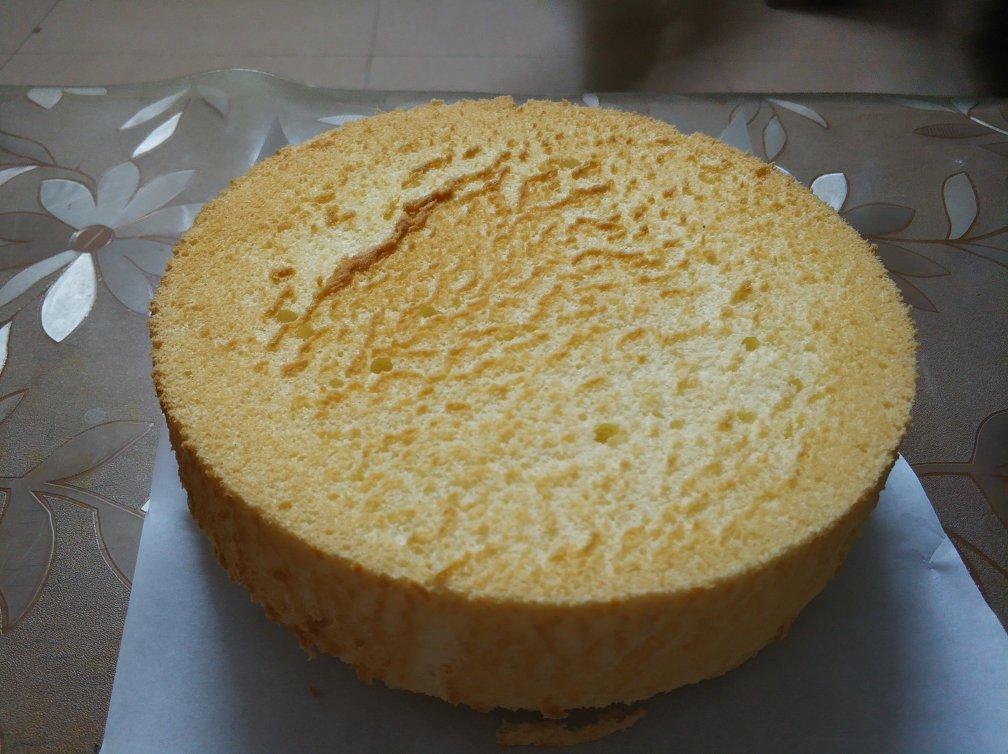 新手必成8寸生日蛋糕（详细多图干货经验分享，解决戚风蛋糕塌陷，奶油饰面涂不好，烤箱温度不好掌握等各种问题）