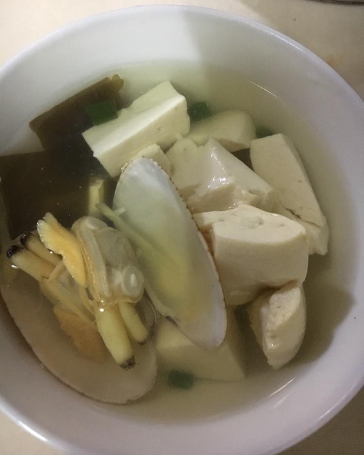 蛤蜊海带豆腐汤