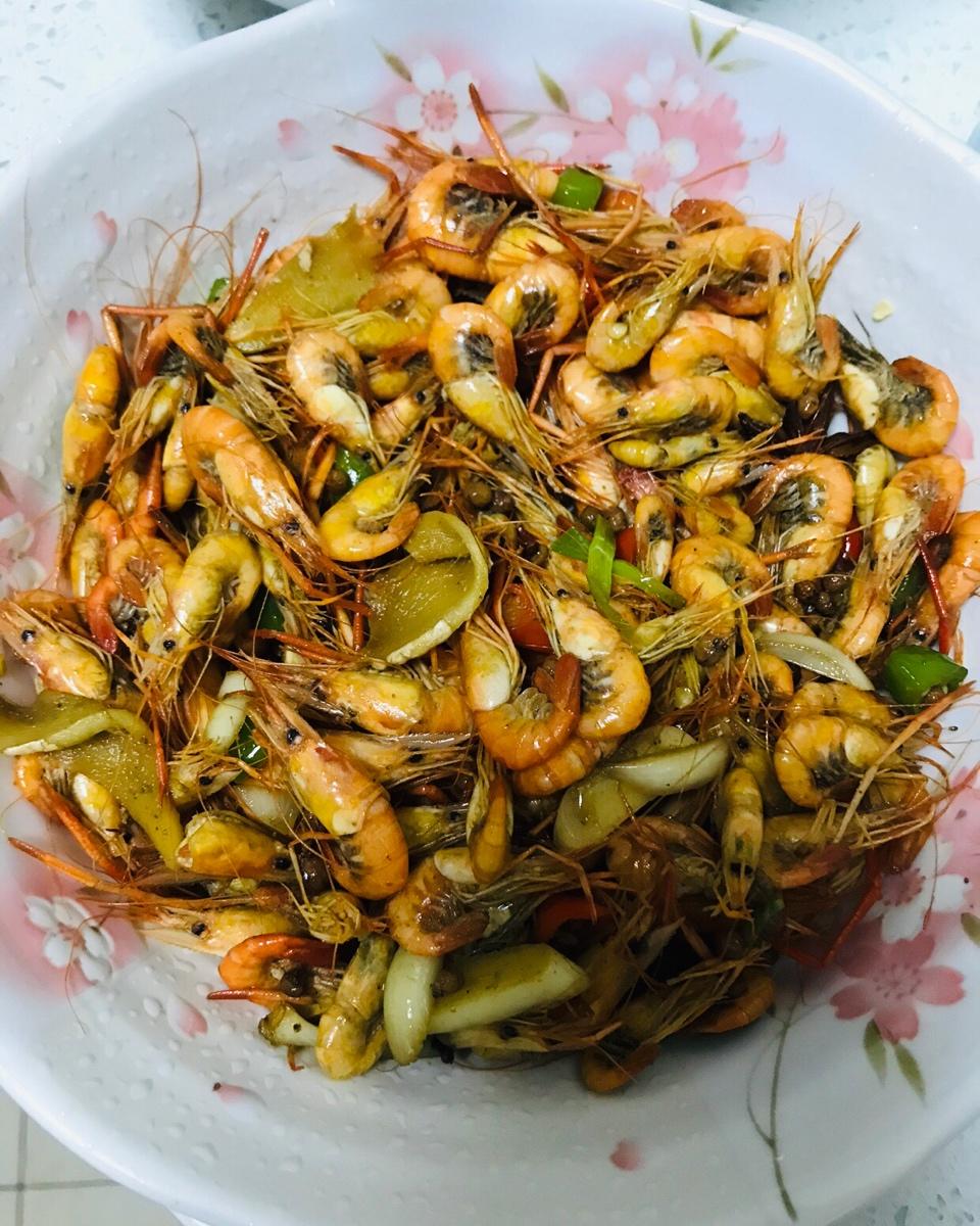 爆炒小河虾