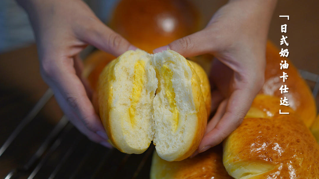 超级软的卡仕达小面包