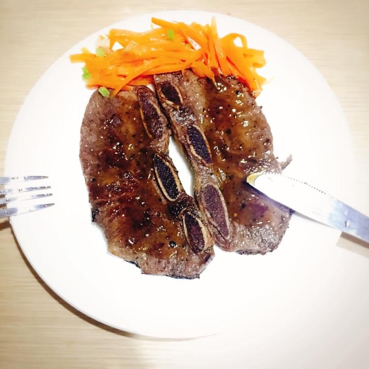 四分钟煎好一块鲜嫩多汁的牛排