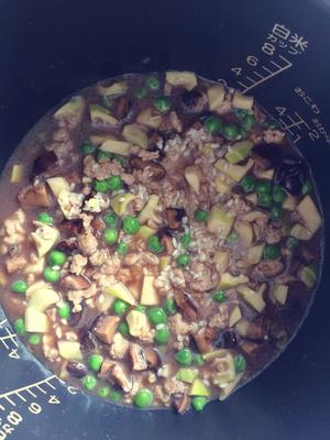香菇青豆肉末饭饭的做法 步骤7