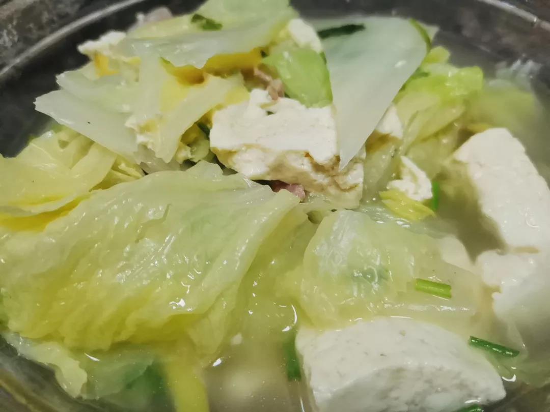 汤鲜味美，驱寒暖身的火腿白菜豆腐煲来喽~的做法