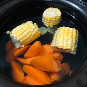 老广菜单每周必备汤水15「茶树菇排骨汤」绝绝子的做法 步骤2