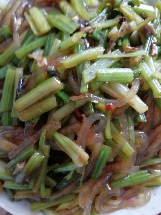 素炒芹菜粉