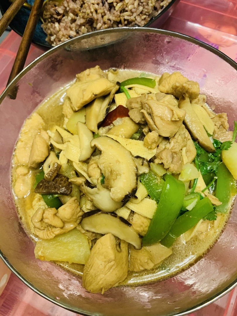 铸铁珐琅锅·黄焖鸡米饭