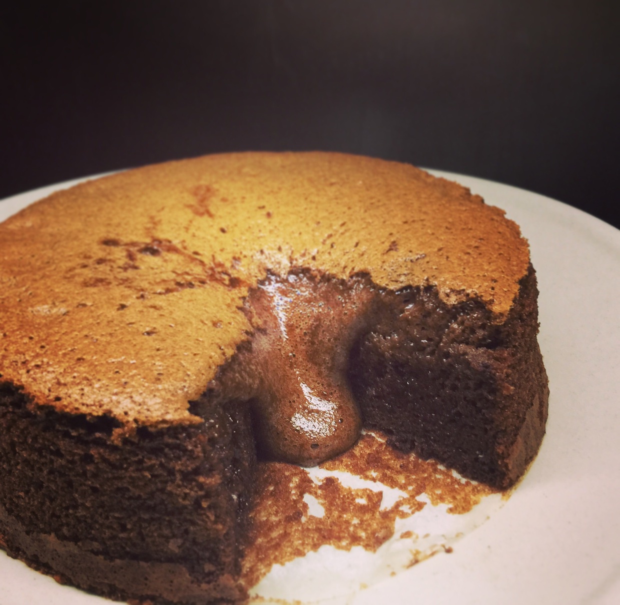 爆浆的巧克力凹蛋糕