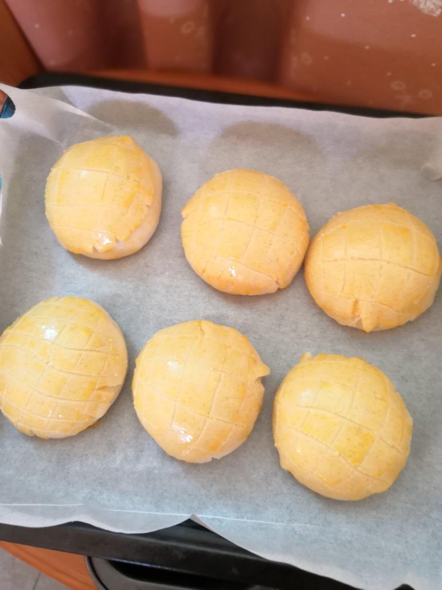 好吃到炸裂的港式菠萝包（附带制作酥皮的小视频）