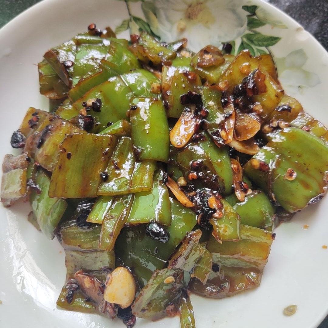🔥强烈推荐一道比肉还好吃的干煸辣椒🌶，朋友们一定不要错过哦❗️