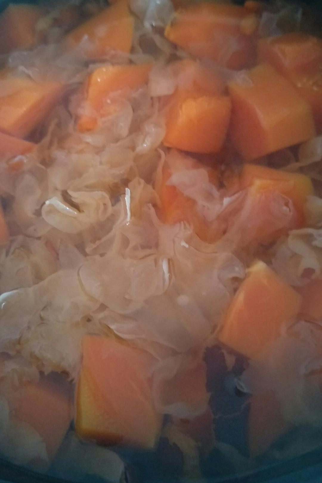 木瓜银耳莲子汤