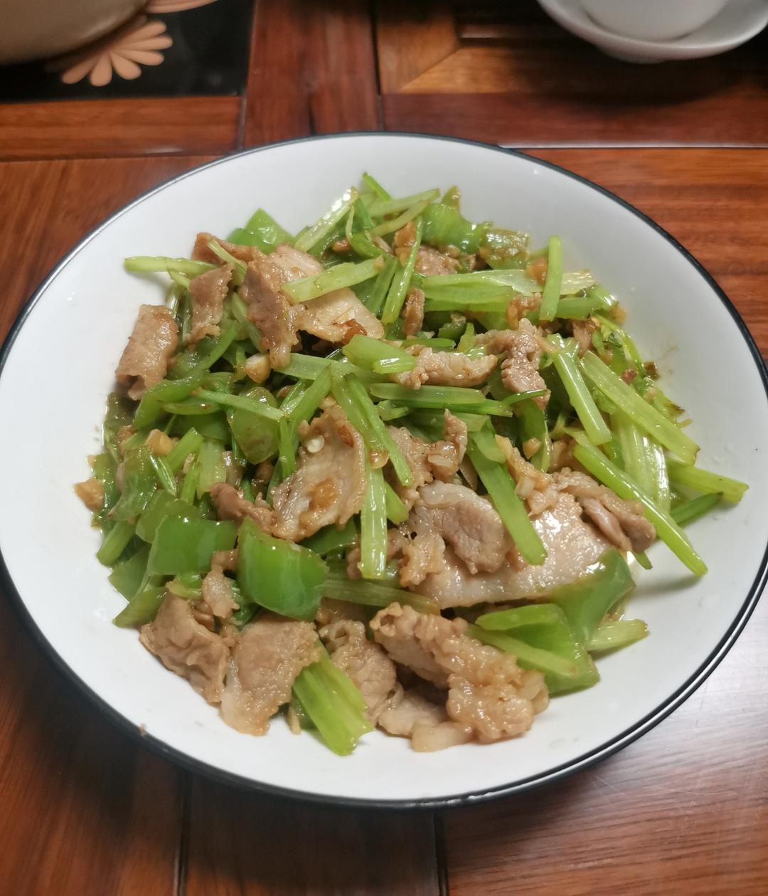 下饭芹菜炒肉