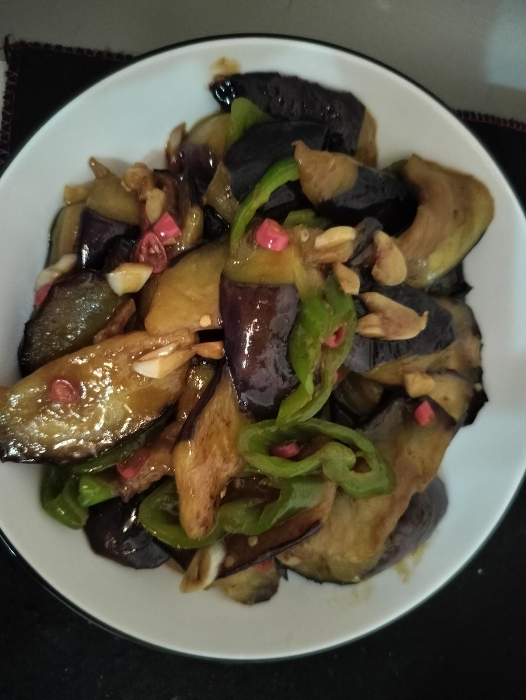 红烧茄子（佐西红柿尖椒）