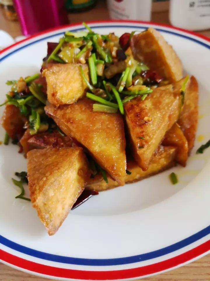 外酥里嫩的煎豆腐