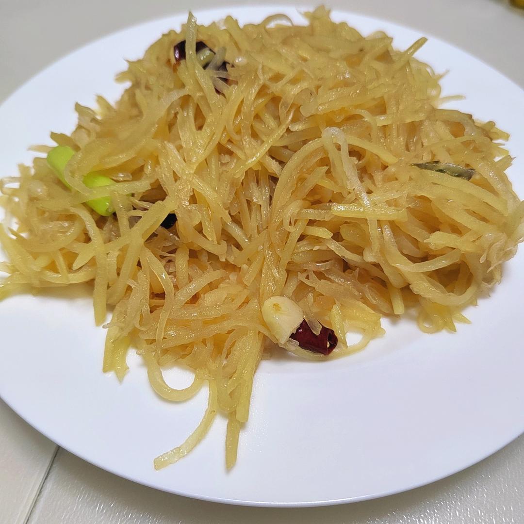 厨师长教你：“炝炒土豆丝”的家常做法，口感爽脆