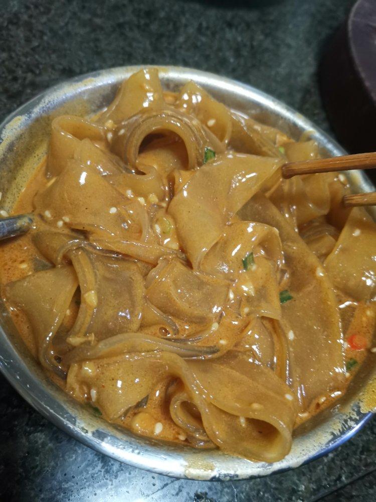 麻酱流汁宽粉
