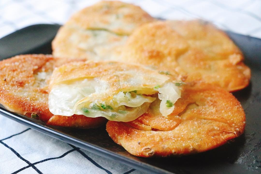 【饺子皮葱油饼】