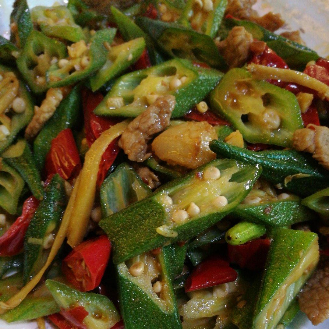 超级下饭的秋葵小炒肉