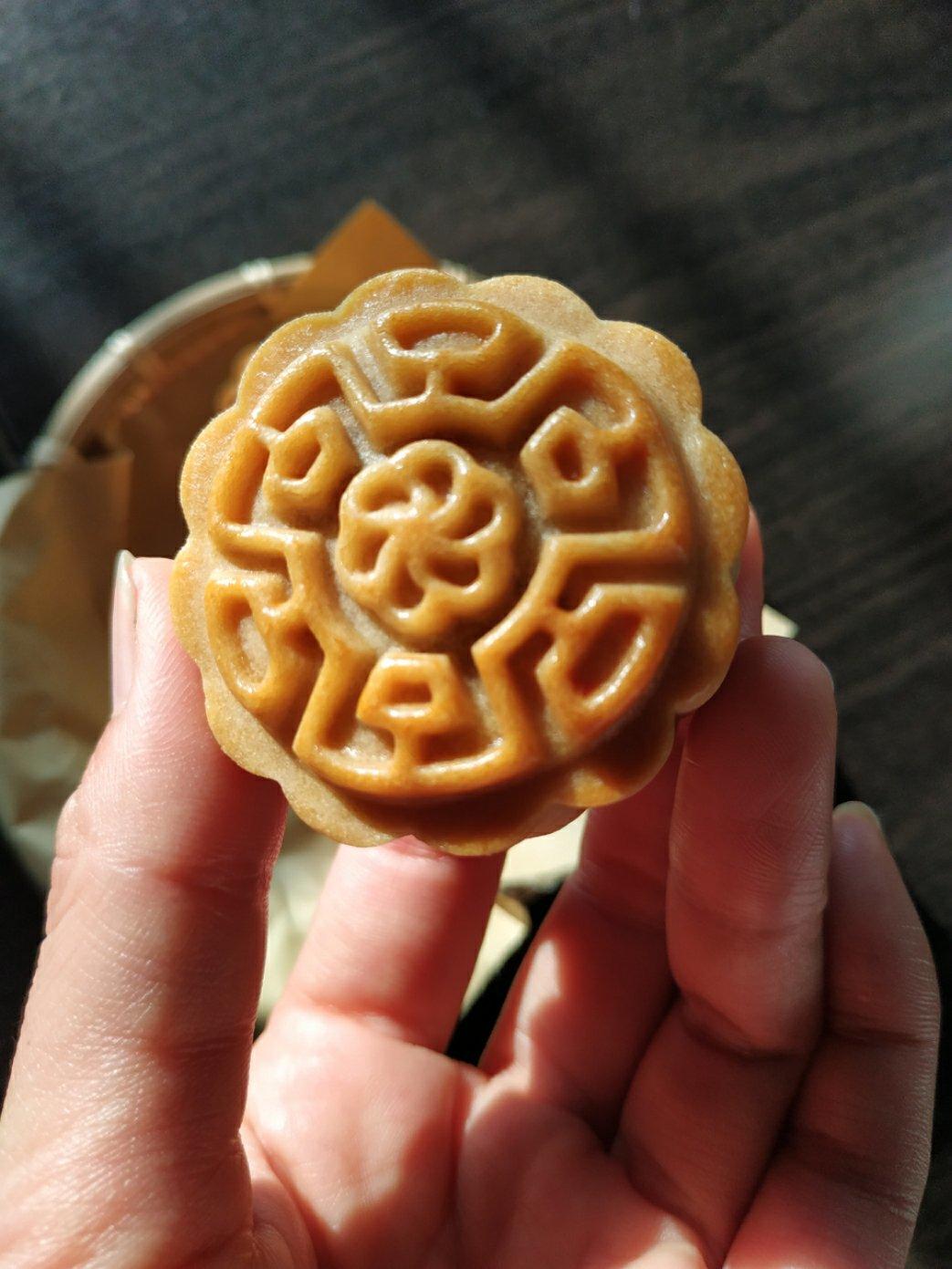 广式经典——白莲蓉蛋黄月饼