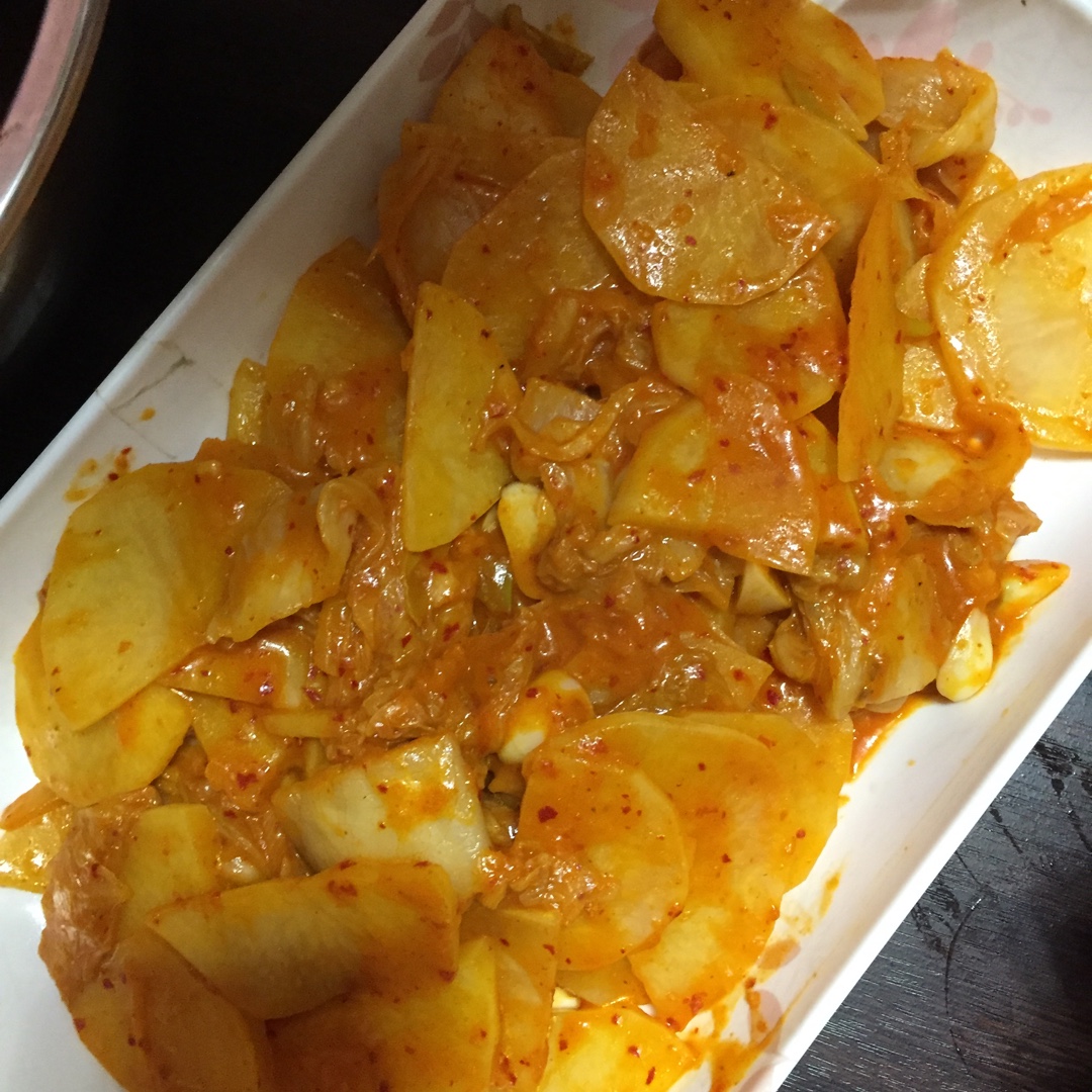 辣白菜炒土豆片
